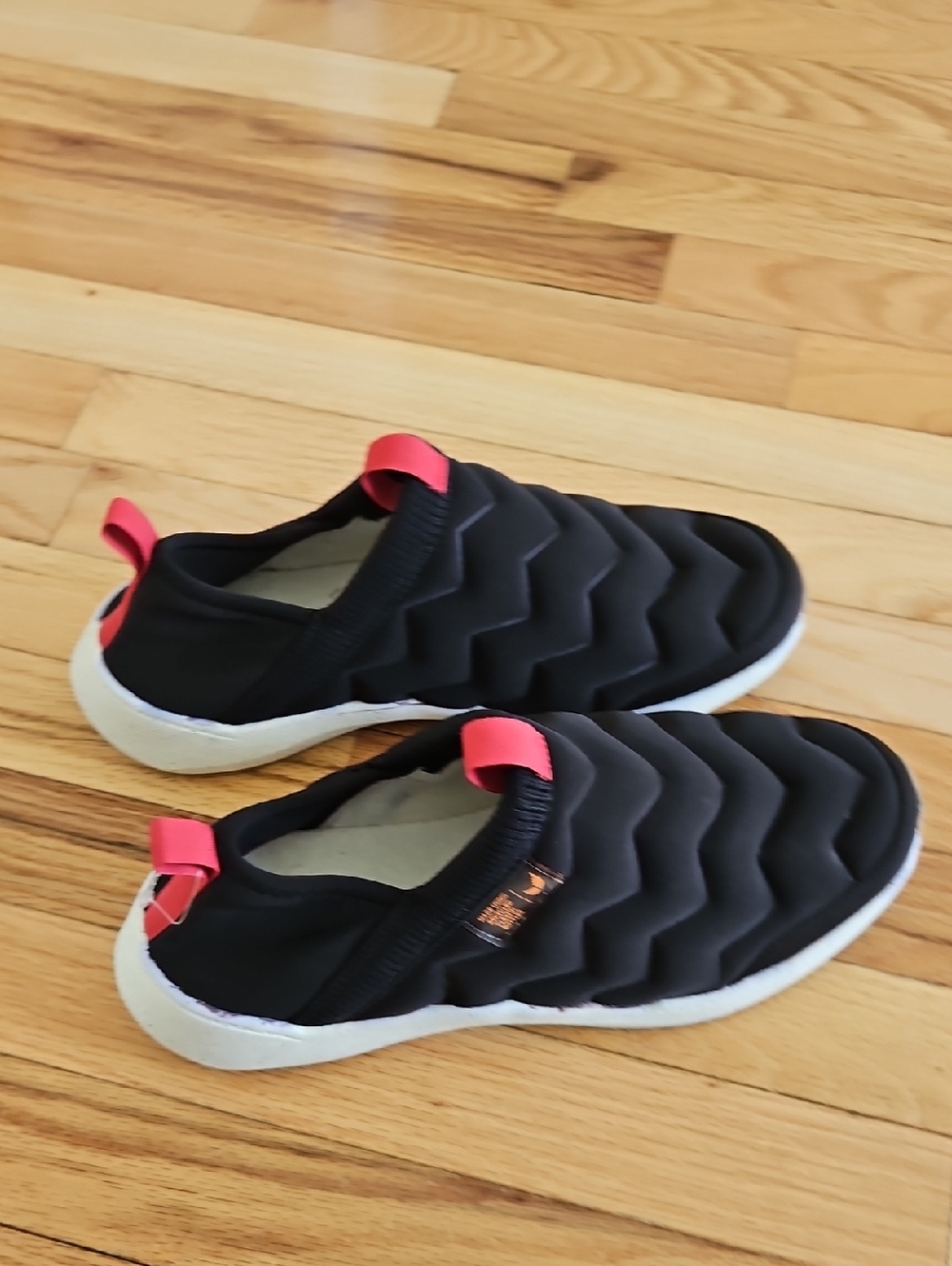 Dr.Scholls  Mens Slip-On Quilted Sneakers with Pull Tabs. 9.5. New
